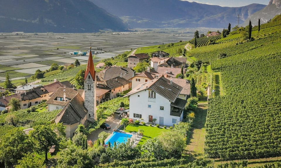 Property building, Day, Natural landscape, Bird's eye view, Mountain view, Pool view, Swimming pool, Swimming pool