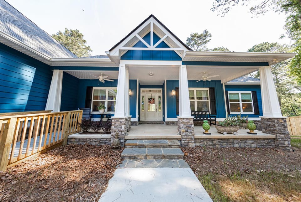 Luxury Lakefront Getaway Near Atlanta and Perfect for FIFA Visitors House in Stockbridge