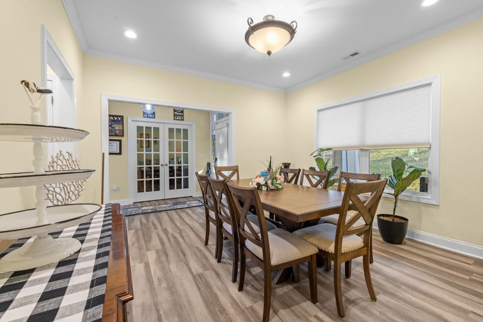 Luxury Lakefront Getaway Near Atlanta and Perfect for FIFA Visitors House in Stockbridge