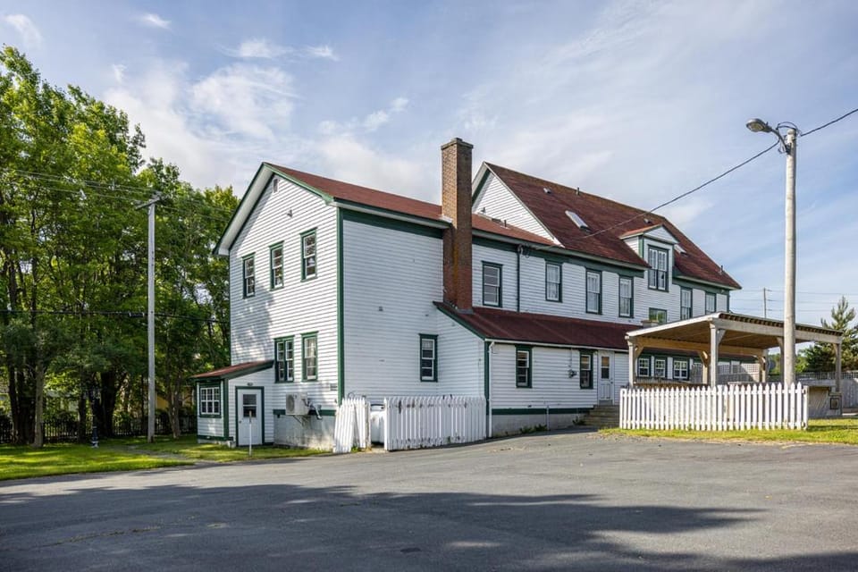 Property building, Day