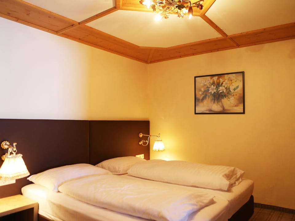 Bed, Photo of the whole room, Decorative detail, Bedroom