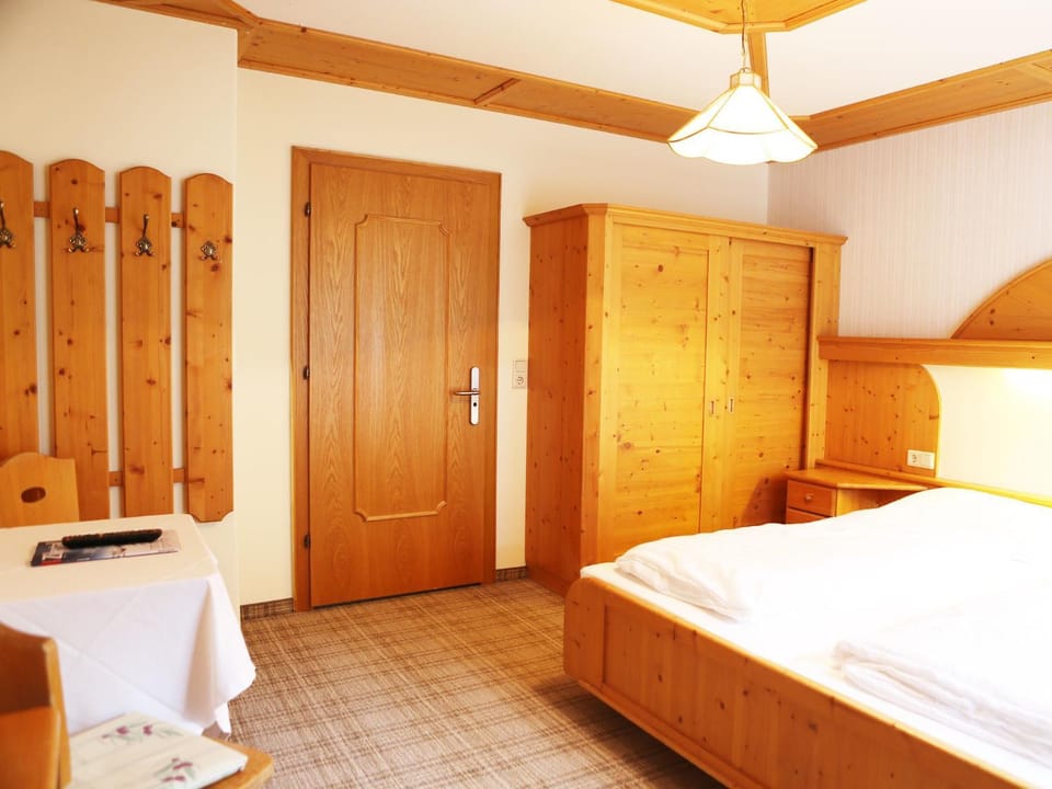 Bed, Other, Photo of the whole room, Decorative detail, Bedroom
