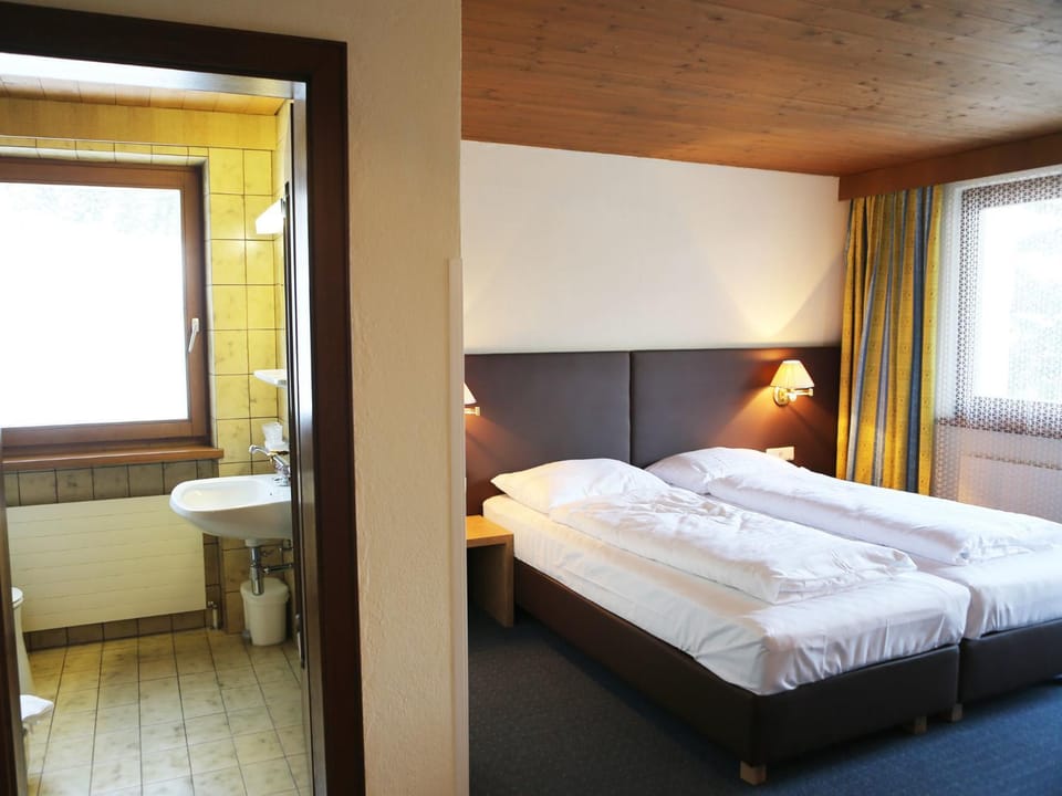 Bed, Bathroom, Photo of the whole room, Decorative detail, Bedroom