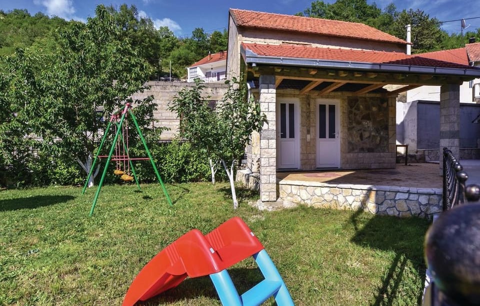 Location, children, Family