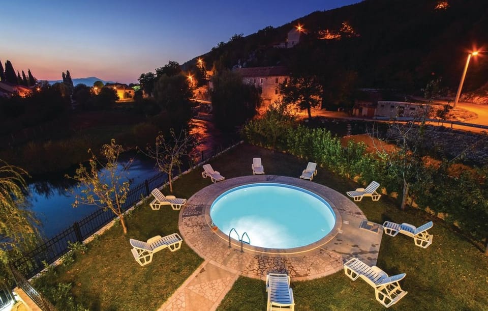 Swimming pool, Location, children, Family
