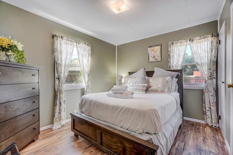 Extended Stays Close to Broadmoor Ft Carson USAFA House in Colorado Springs