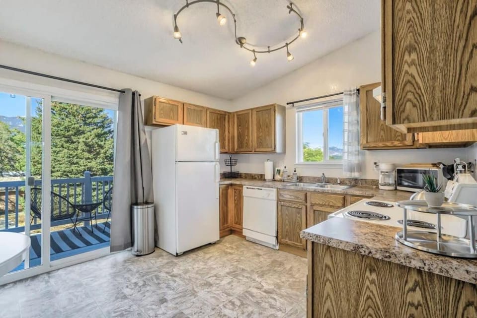 West Side Getaway Amazing Location Extended Stay House in Colorado Springs