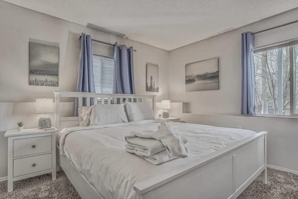 Delightful Home Amazing Location Extended Stay House in Colorado Springs