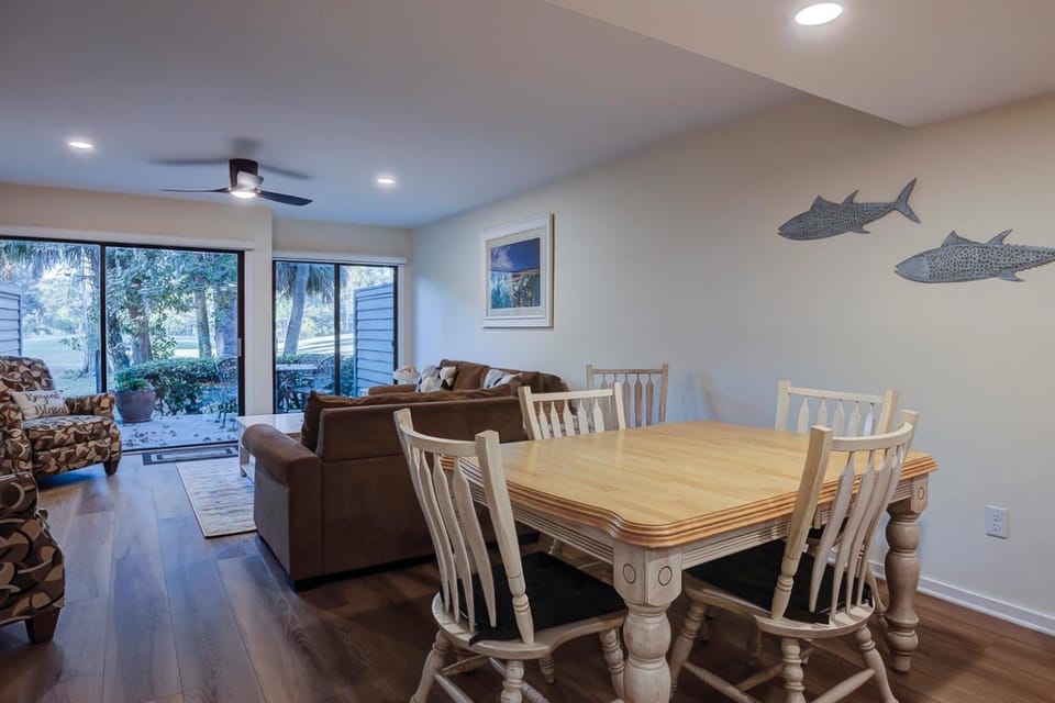 Updated luxury two bedroom The Greens Condo New Baths walk in shower Nice Kitchen Golf Views House in Hilton Head Island