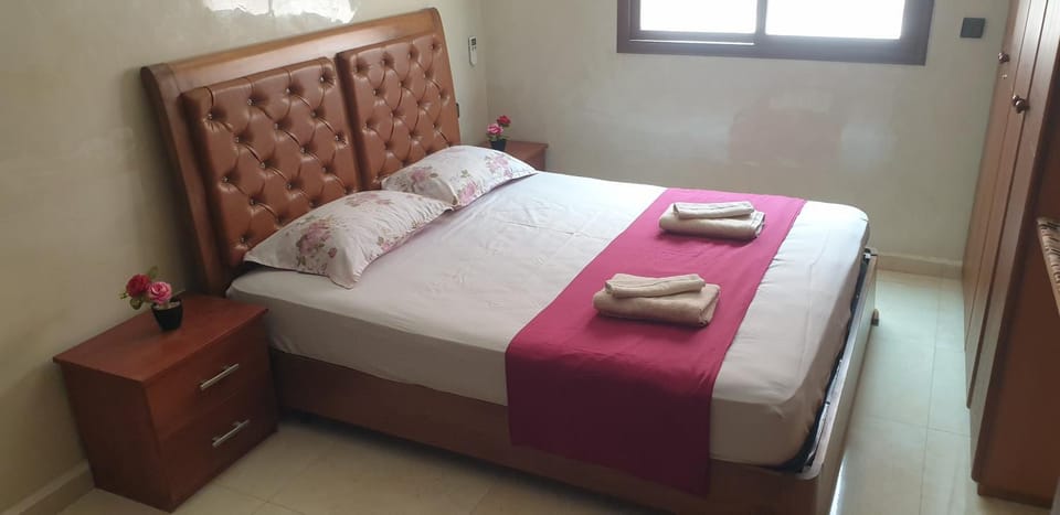 Bedroom, towels
