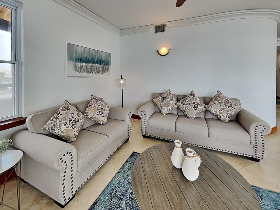 Living room, Seating area, furniture