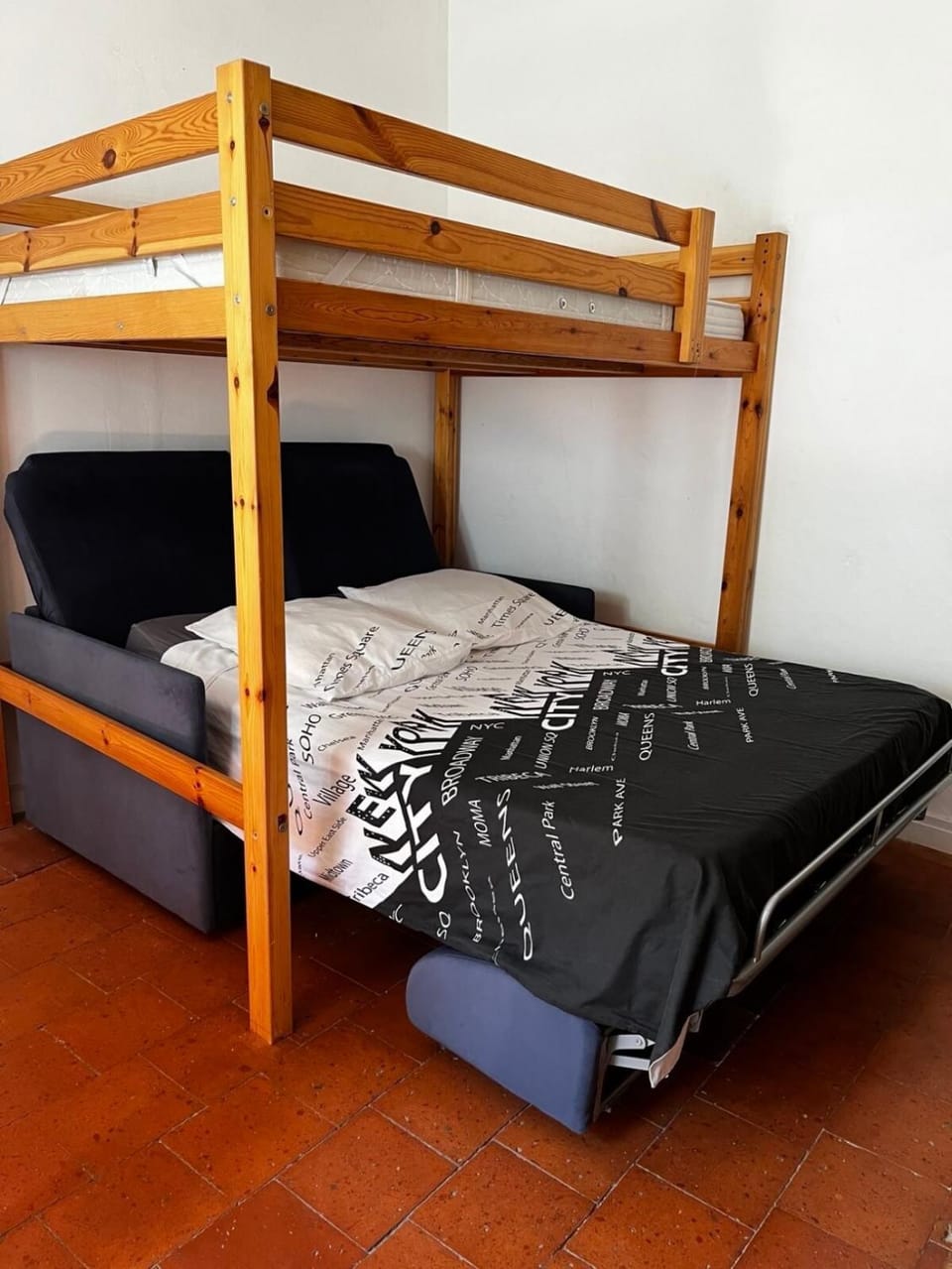 Bed, Photo of the whole room, Bedroom, bunk bed