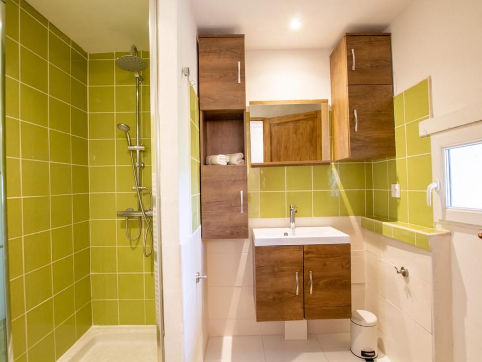 Chai de charme avec jacuzzi privatif, jardin clos et WiFi - FR-1-616-363 House in Nouvelle-Aquitaine