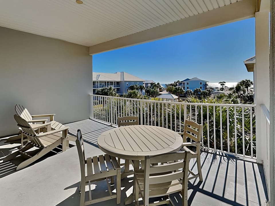 View (from property/room), Balcony/Terrace, Seating area, furniture