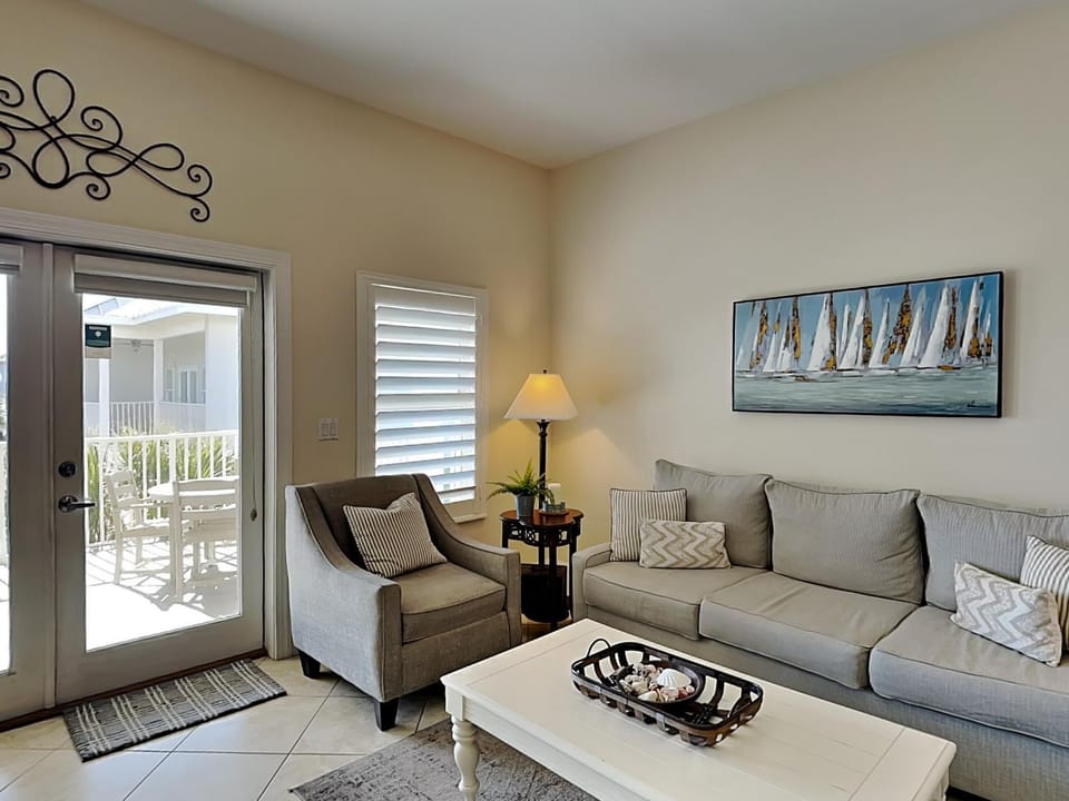 Balcony/Terrace, Living room, Seating area, Quiet street view, furniture
