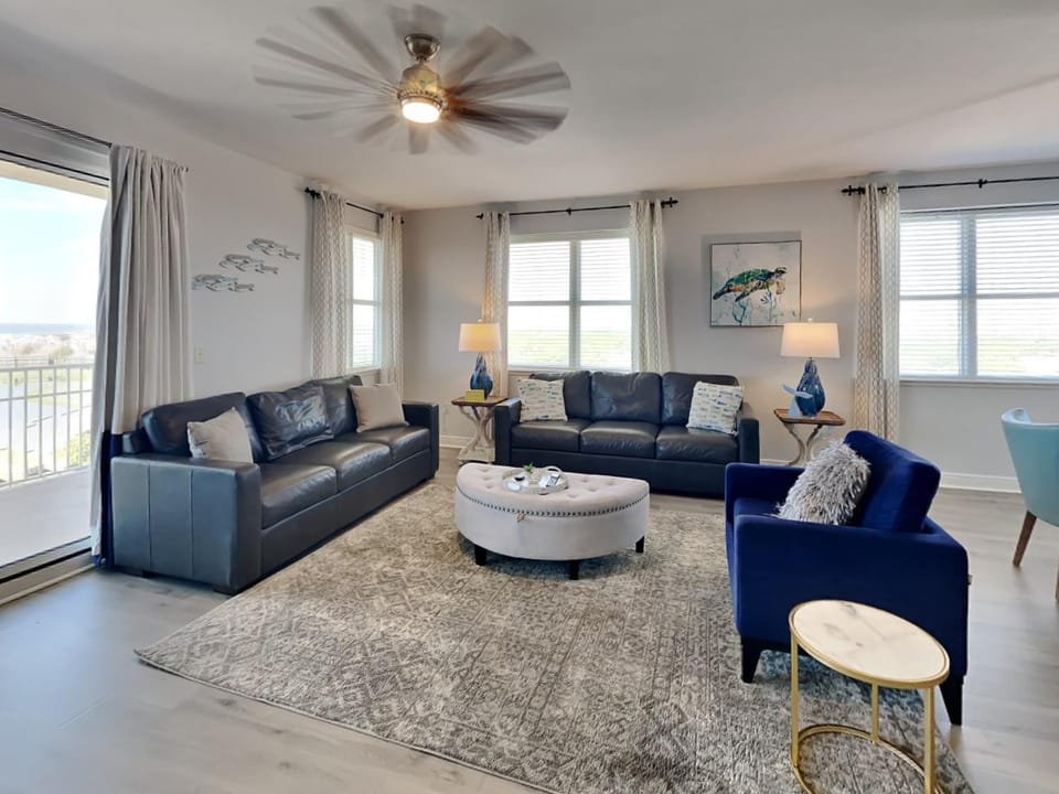 Balcony/Terrace, Living room, Seating area, furniture, heating