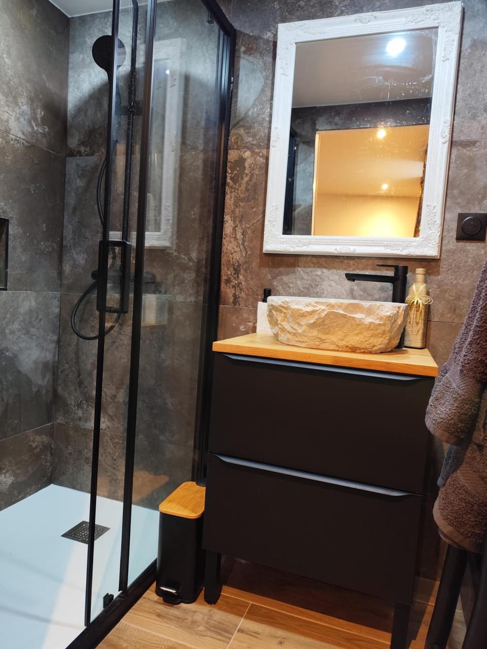 Shower, towels