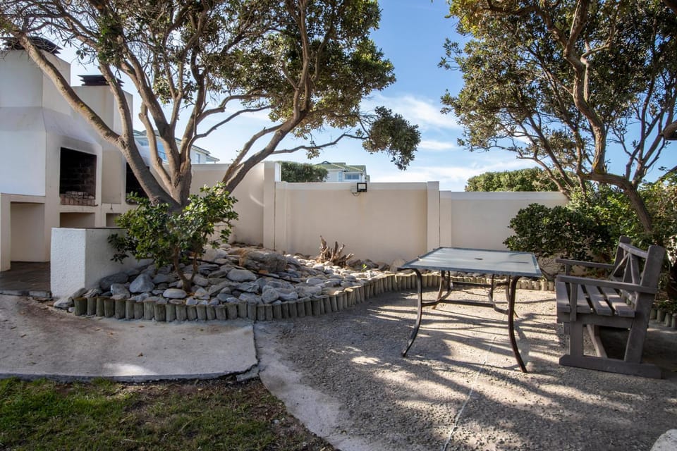 42 Whale Rock Estate Apartment in Hermanus