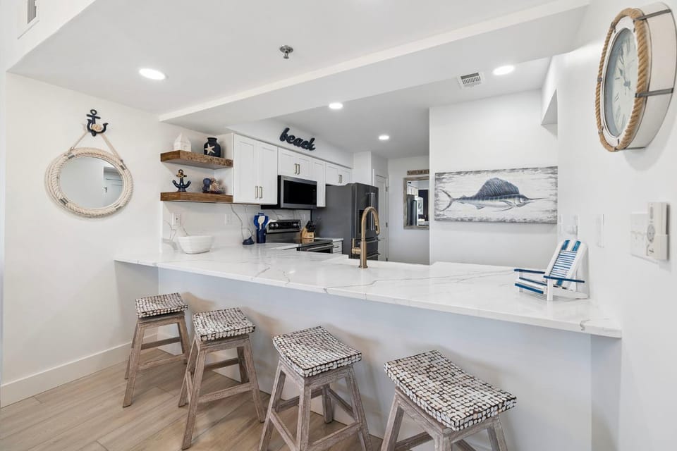 Kitchen or kitchenette, Seating area, kitchen