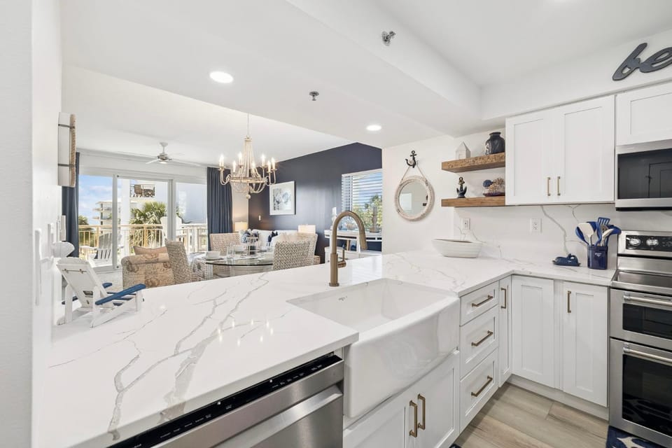 Kitchen or kitchenette, kitchen