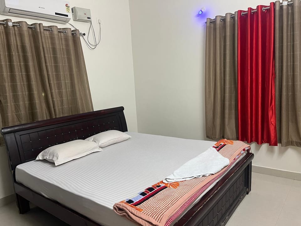 Bed, Photo of the whole room, Bedroom, towels, air conditioner