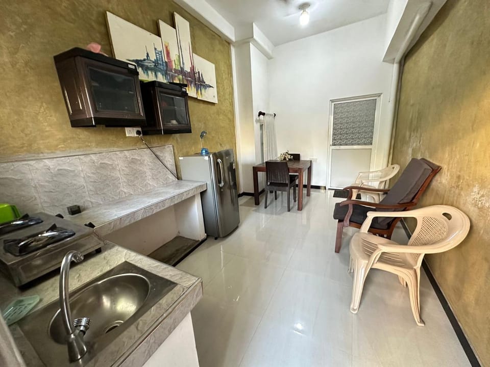 Kitchen or kitchenette, Living room, Seating area
