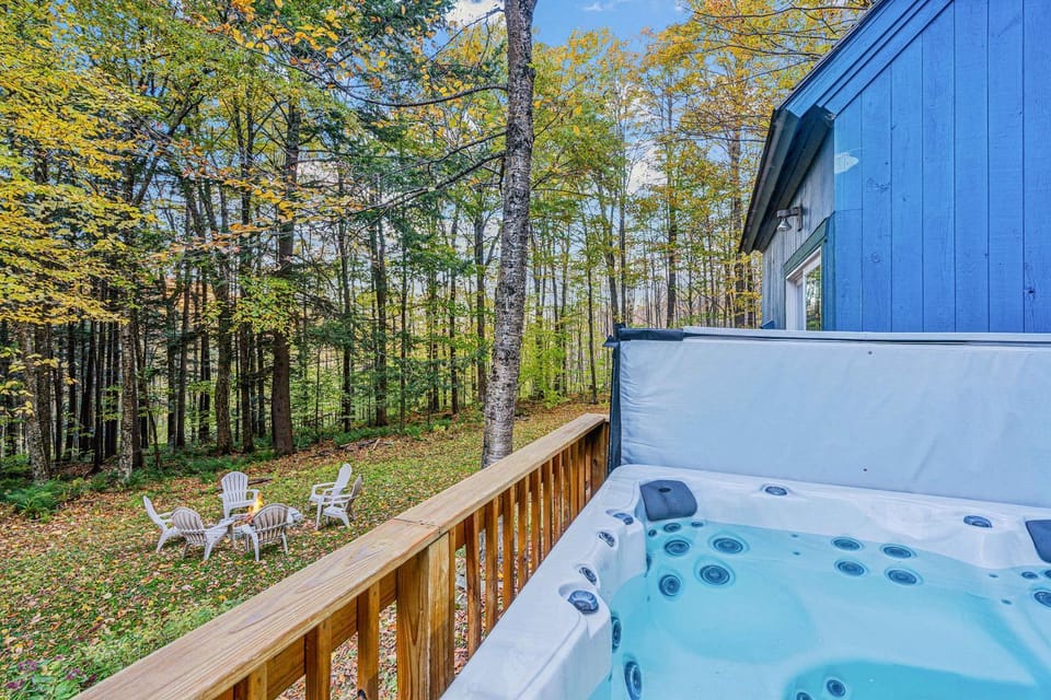 Hot Tub Sauna Firepit Nespresso Huge TV House in Mendon