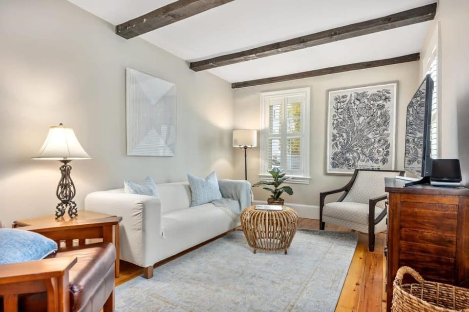 Historic Downtown Townhouse Beautiful Kitchen Parking House in Newburyport
