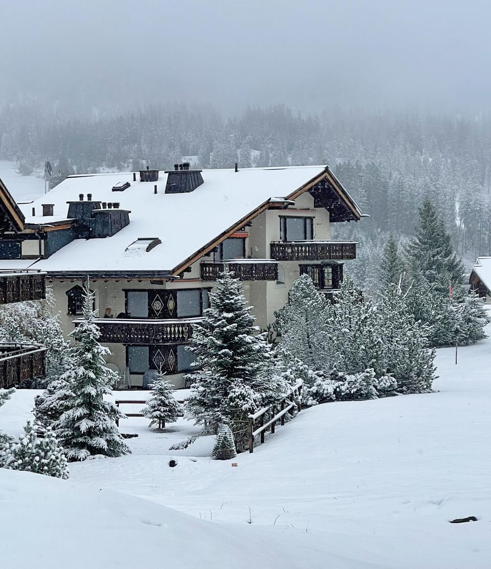 Property building, Facade/entrance, Off site