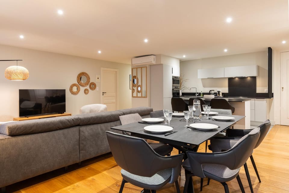 TV and multimedia, Kitchen or kitchenette, Living room, Dining area