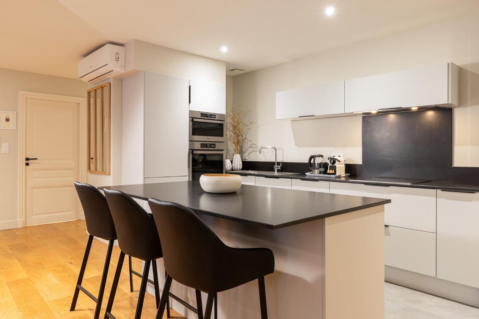 Coffee/tea facilities, Kitchen or kitchenette, dishwasher, oven, stove, toaster