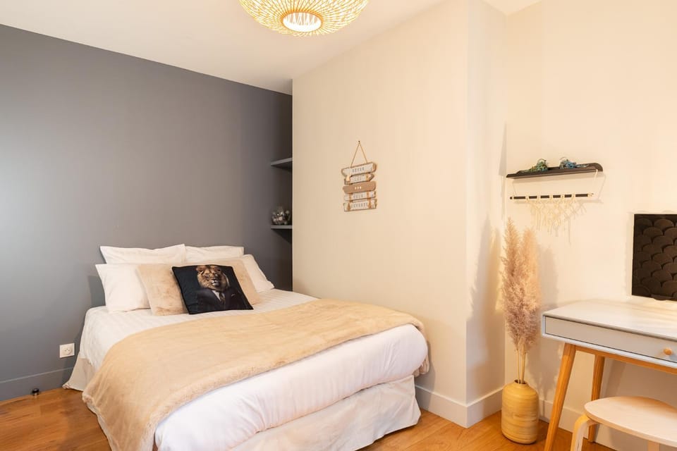 Bed, Bedroom