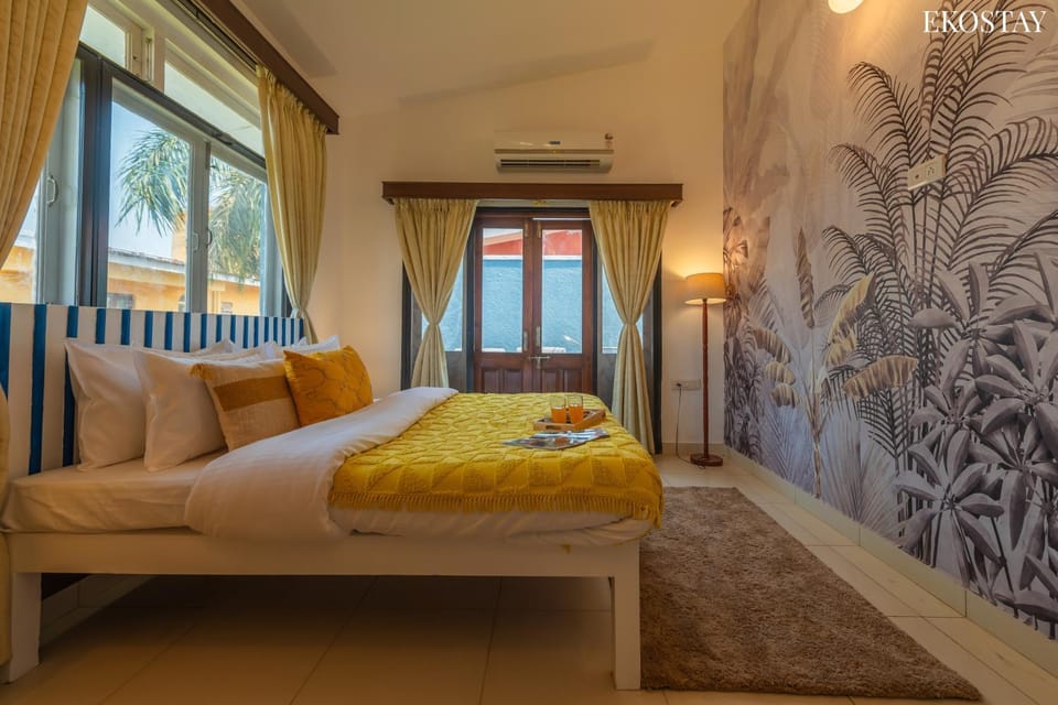 Bed, Photo of the whole room, Bedroom, air conditioner