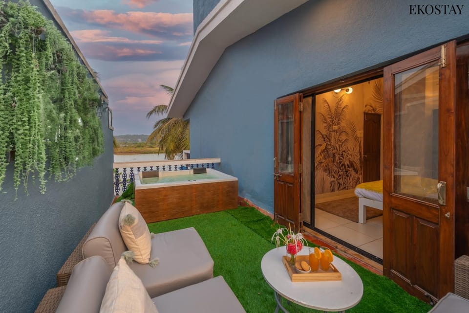 Patio, Day, Natural landscape, Garden, View (from property/room), Balcony/Terrace, Seating area, Garden view, Pool view, Swimming pool