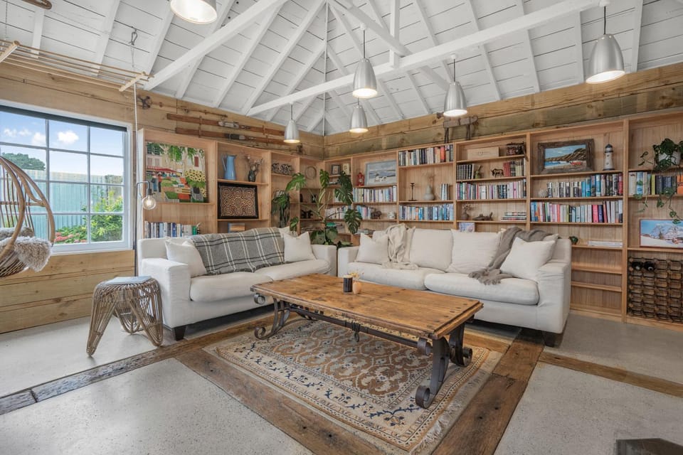 Library, Living room, Seating area