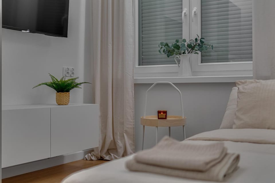 COMFISTAY Armii krajowej 16B - Near Central Station and Free parking Apartment in Czechia