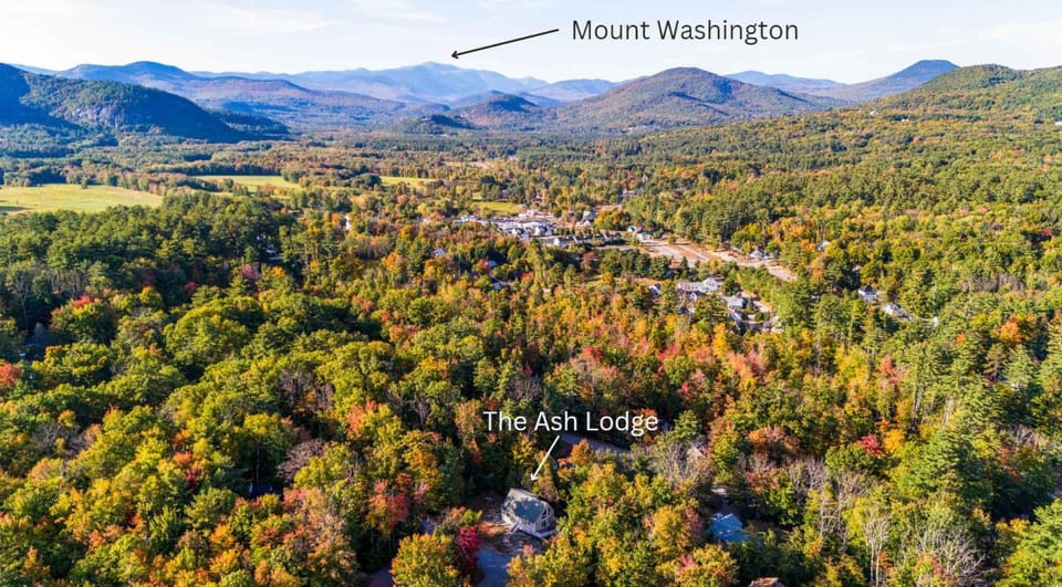 Minutes to Downtown & National Forest Ash Lodge House in North Conway