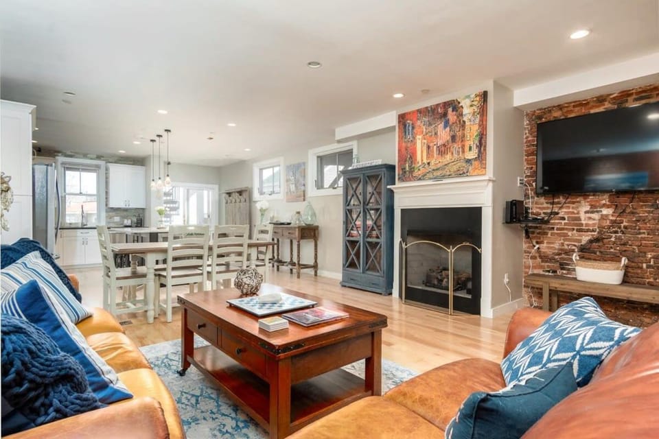 Heart of Downtown Newburyport Urban Loft Living House in Newburyport