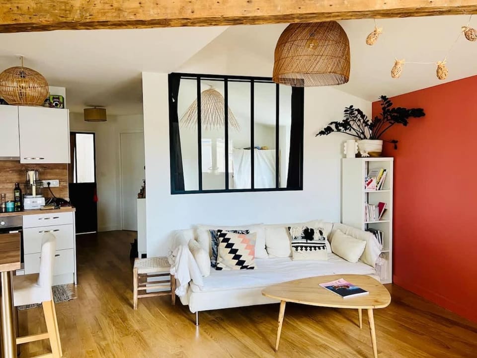 Kitchen or kitchenette, Living room, Seating area, pet friendly, stove