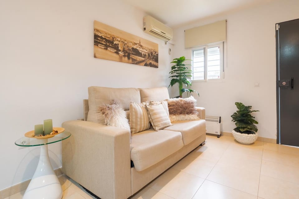 Living room, Seating area, air conditioner