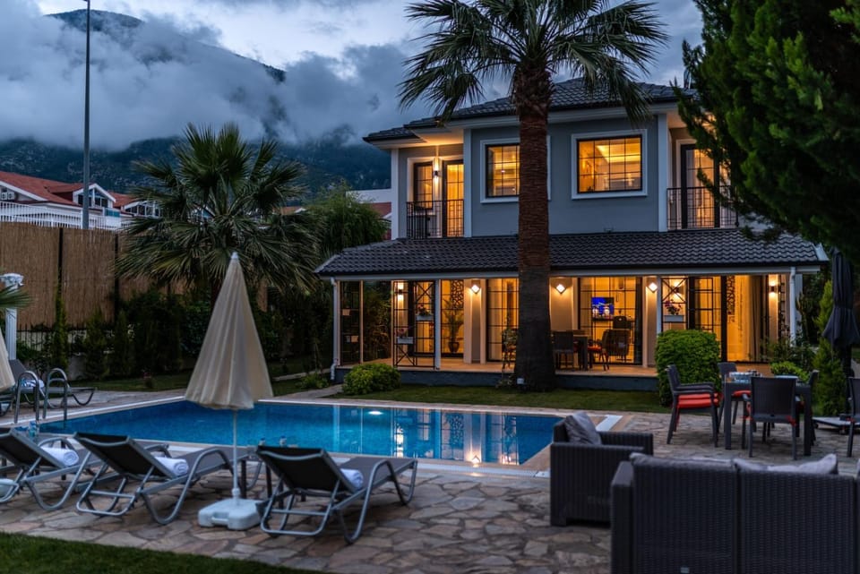 Property building, Patio, Natural landscape, Mountain view, Pool view, Swimming pool, sunbed