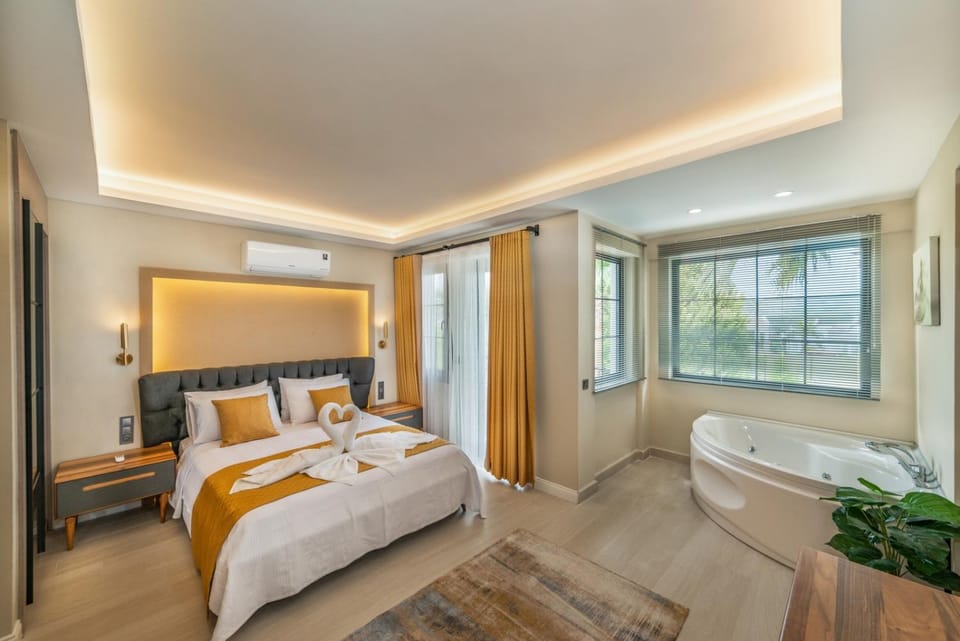 Bed, Photo of the whole room, Bedroom, Bath, towels