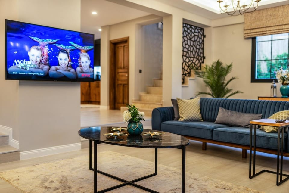 Communal lounge/ TV room, TV and multimedia, Living room, Seating area