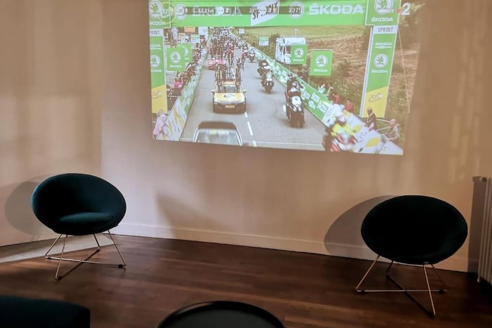 TV and multimedia, Living room, Evening entertainment
