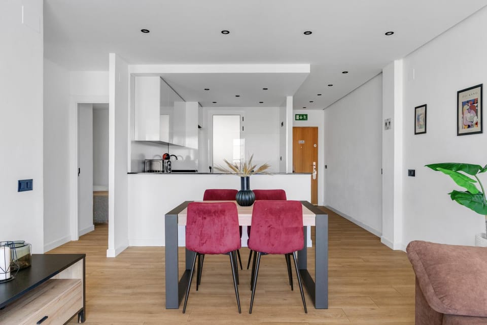 Kitchen or kitchenette, Living room, Seating area, Dining area