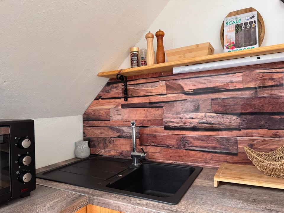 Kitchen or kitchenette