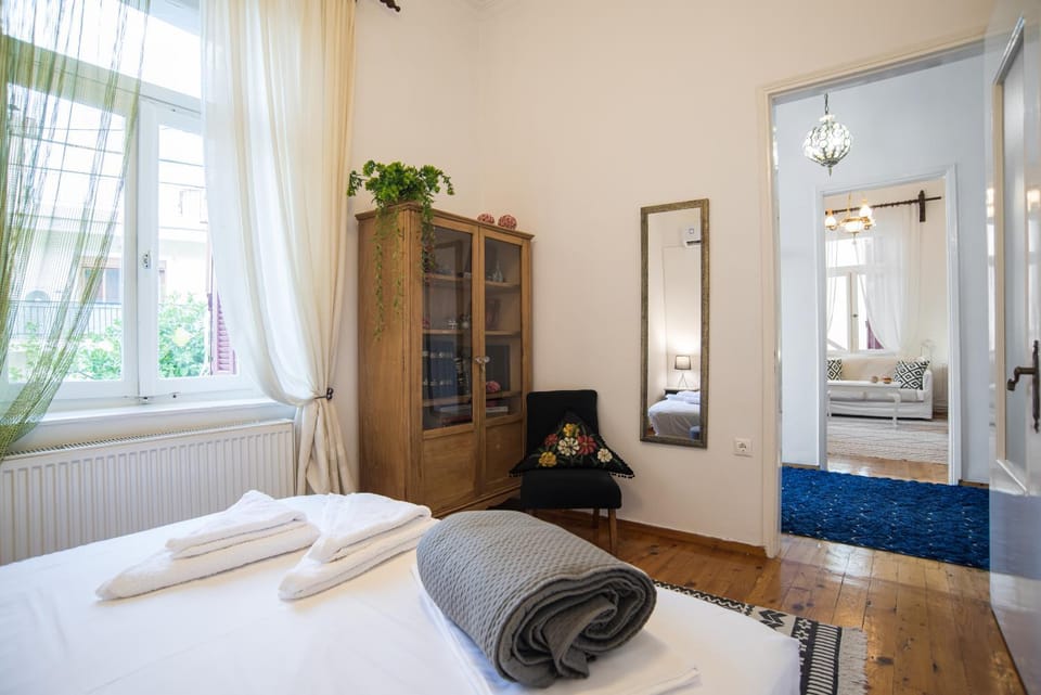 Bedroom, towels