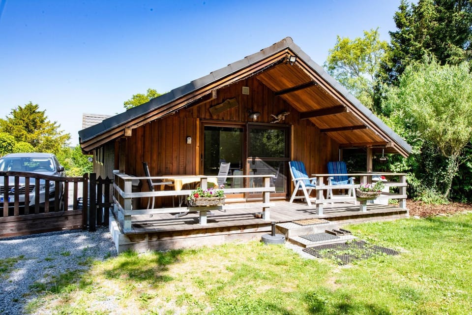 Property building, Day, Garden, Balcony/Terrace