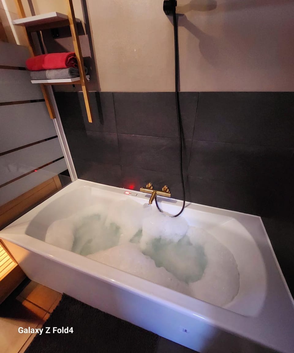 StarWars SAUNA Jacuzzi balneo à 10 minutes de Disneyland Apartment in Île-de-France
