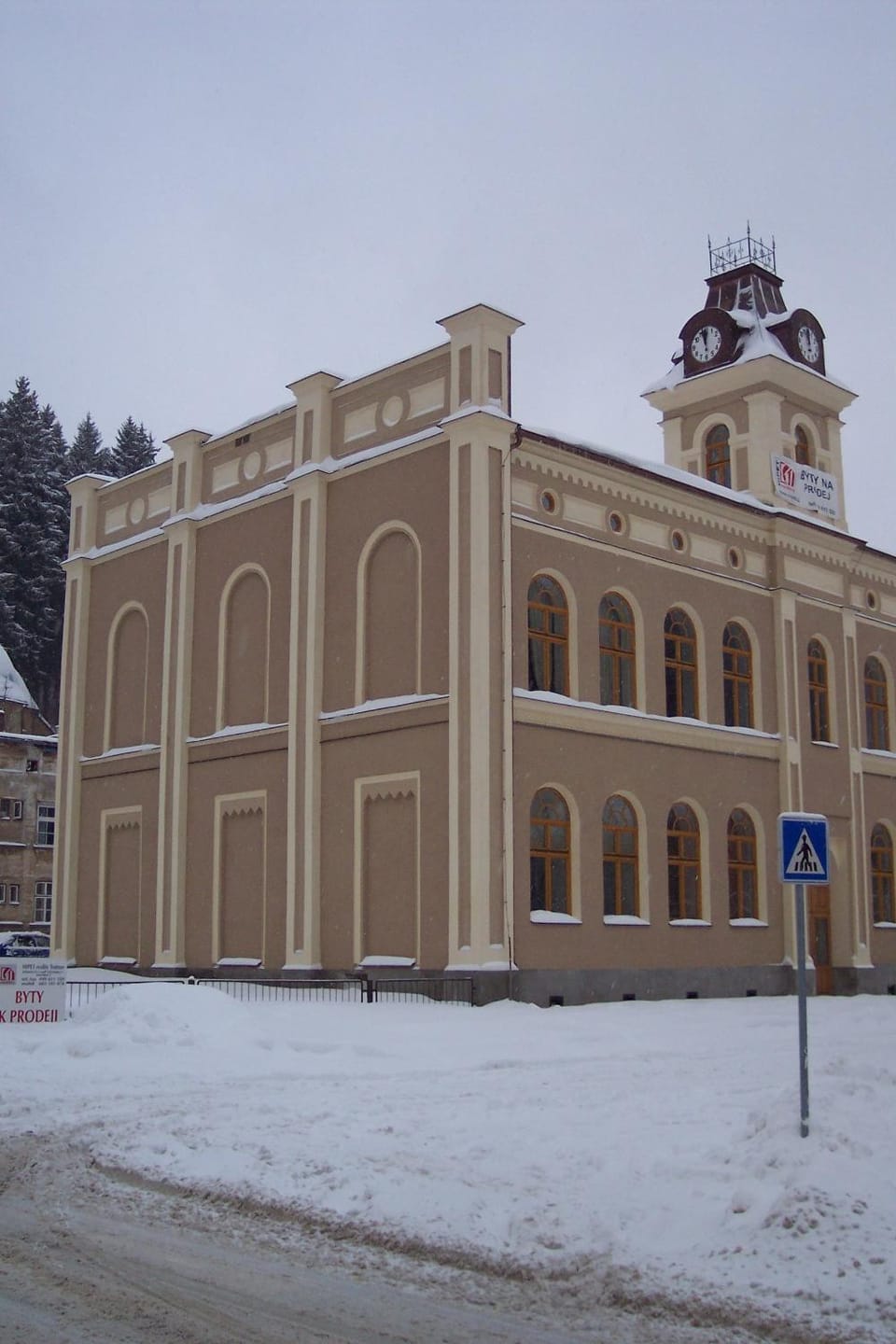 Facade/entrance
